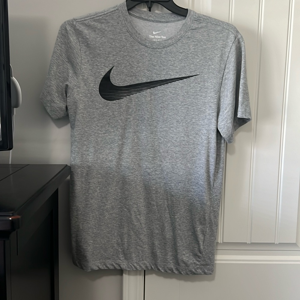 Gray Nike tee shirt. Size small